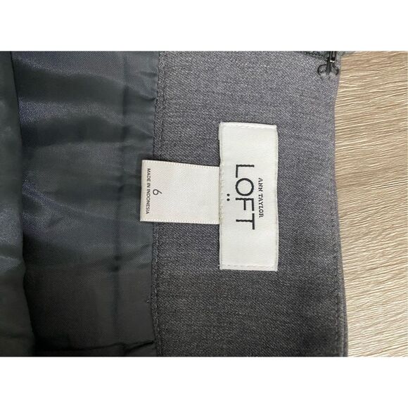 Ann Taylor Loft Grey Pencil Skirt with Back Pleating, Pockets! Size 6 - Picture 5 of 9